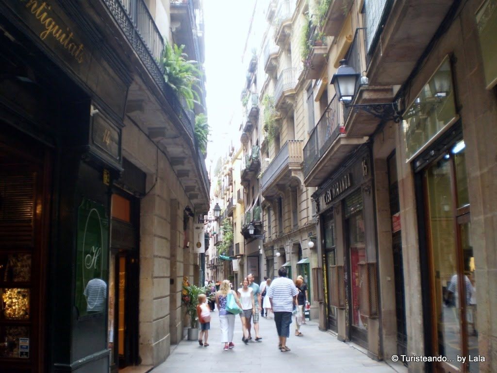 Calle del popular Barrio Gótico de Barcelona
